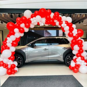 custom-corporate-showroom-balloon-arch-red-white-edition